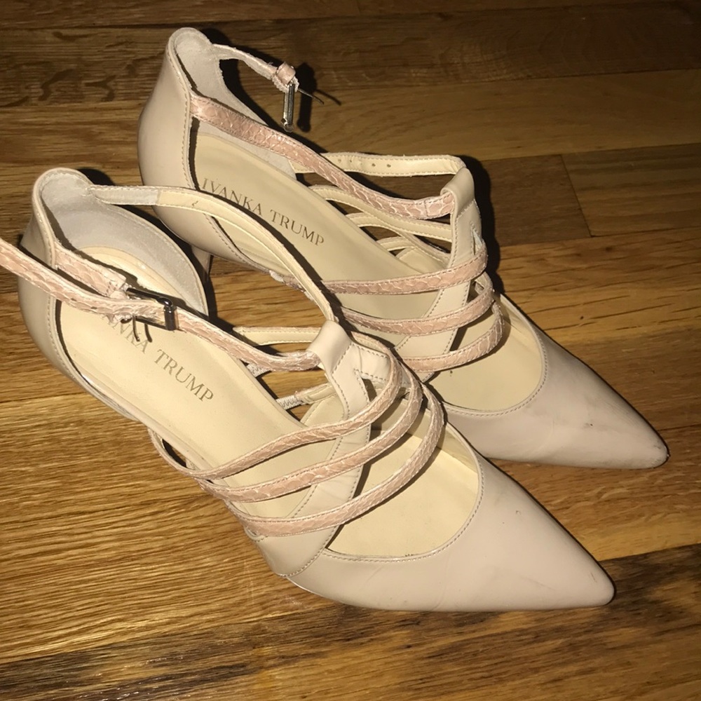 Iva ma trump plush heels size 8.5